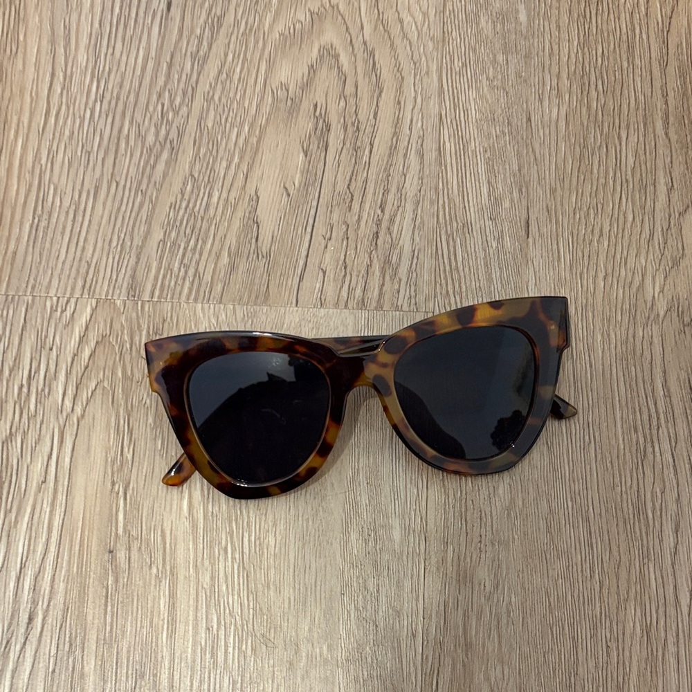 Chic Tortoise Shell Cat Eye Sunglasses